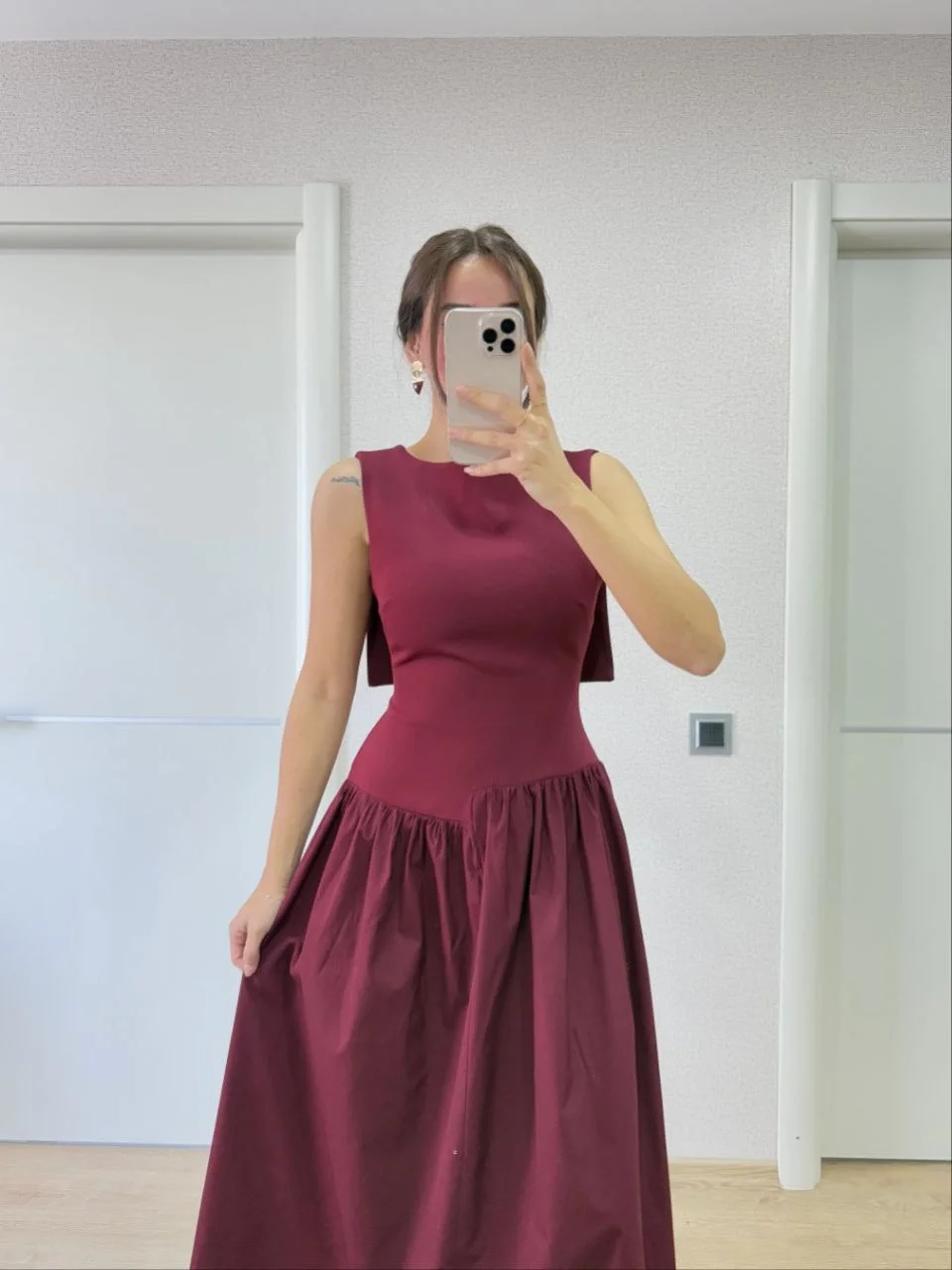 arkasi-kanatli-uzun-kadin-elbise-bordo-77415223-sw960sh1280 Krep Arkası Kanat Arka Ön Pens Detaylı Uzun Kadın Elbise - Görsel 1