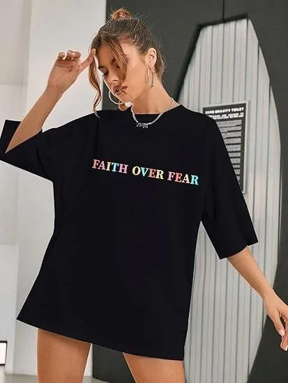kadin-bisiklet-yaka-baskili-t-shirt-siyah-40482244-sw413sh550 Kadın Baskılı T-Shirt Kısa Kol Bisiklet Yaka Ovarsize Rahat Kalıp Tişört - Görsel 1