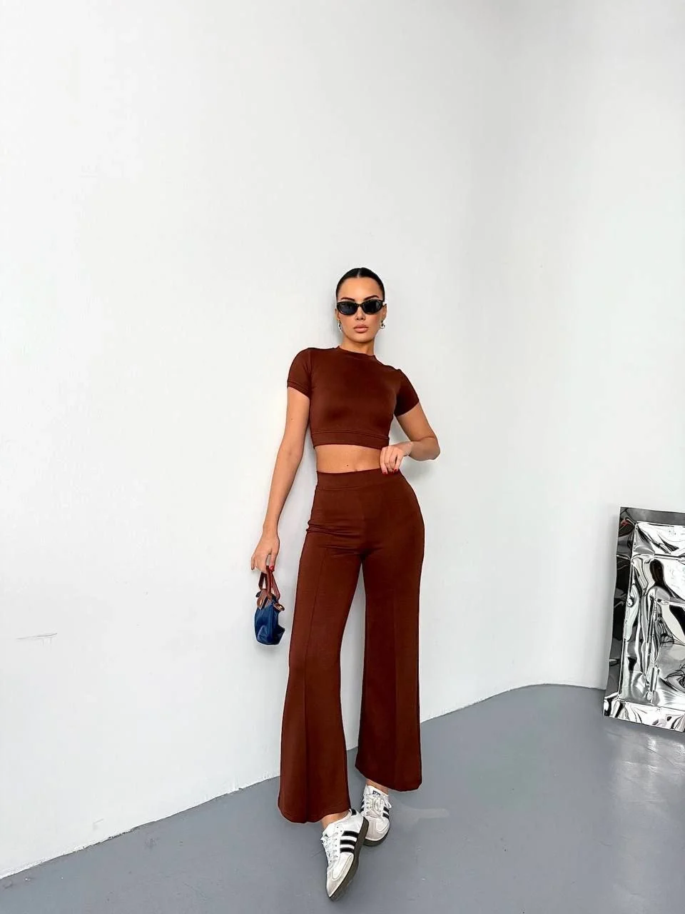 osy-modal-yumusak-dokulu-kumas-kisa-kollu-crop-alt-ispanyol-paca-pantalon-ikili-takim-kahverengi-14477658-sw960sh1280 Kadın Osy Modal Yumuşak Kumaş Kısa Kollu Crop Alt ispanyol Paça Pantalon ikili Takım - Görsel 1