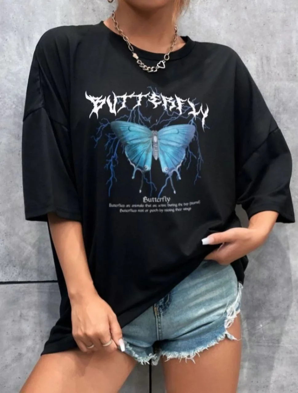 unisex-baskili-oversize-t-shirt-siyah-45240610-sw969sh1280 Kadın kelebek Baskılı Oversize kısa kol T-Shirt - Görsel 1