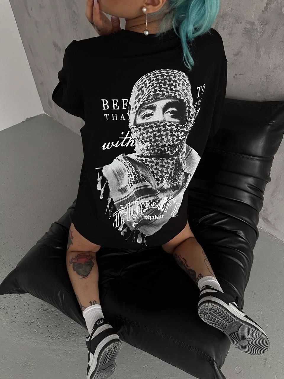 unisex-baskili-oversize-t-shirt-siyah-51359249-sw960sh1280 Kadın Baskılı Oversize Kısa kol T-Shirt - Görsel 1