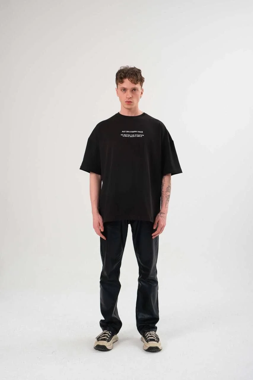 unisex-bisiklet-yaka-baskili-oversize-t-shirt-siyah-26618742-sw853sh1280 Kadın Baskılı T-Shirt Kısa Kol Bisiklet Yaka Oversize Rahat Kalıp Günlük Tişört - Görsel 1