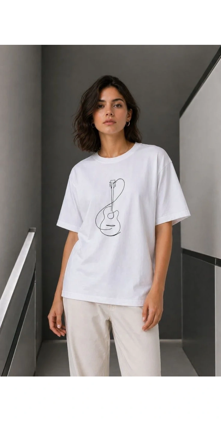 Kadın Minimal Gitar Baskılı Tişört T-Shirt Yazlık Kısa Kol Bisiklet Yaka T-Shirt