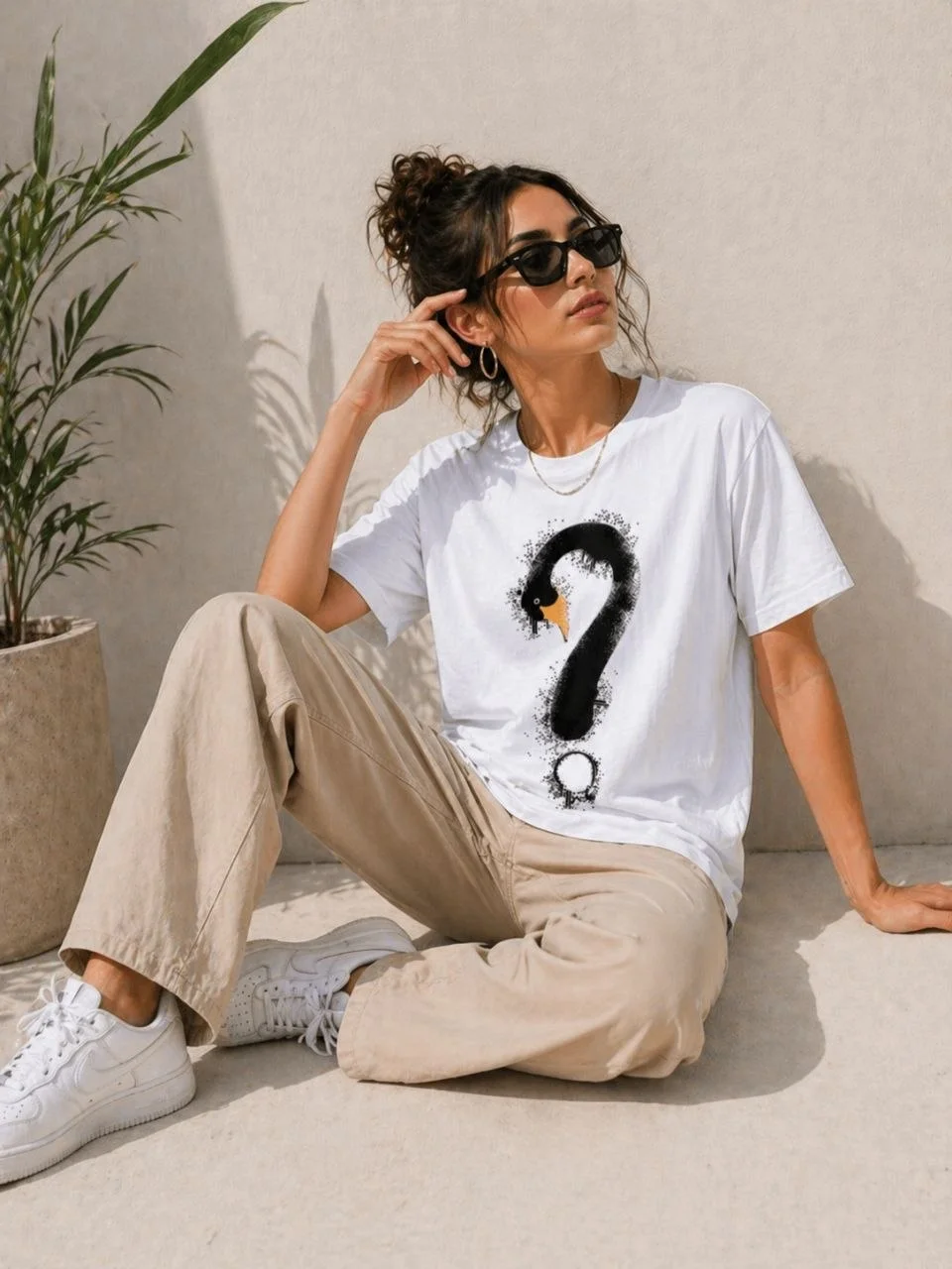 69f488937a9ac-4052785-sw960sh1280 Kadın Kuğu Figürlü Soru İşareti Baskılı Tişört Kısa Kol T-Shirt - Görsel 1
